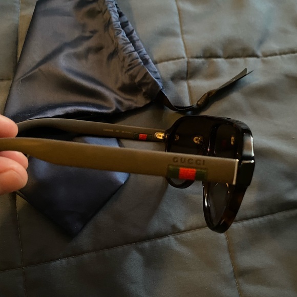 Gucci Unisex Sunglasses - Picture 3 of 5
